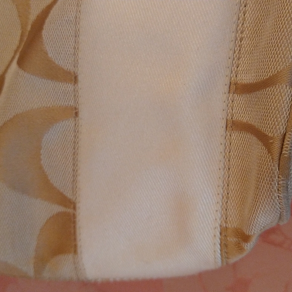 VGUC. Coach signature C canvas shoulder bag. - Picture 7 of 16